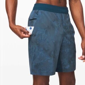 Lululemon T.H.E. Short 9" *Linerless
Diamond Dye Code Blue Night Diver Size M.